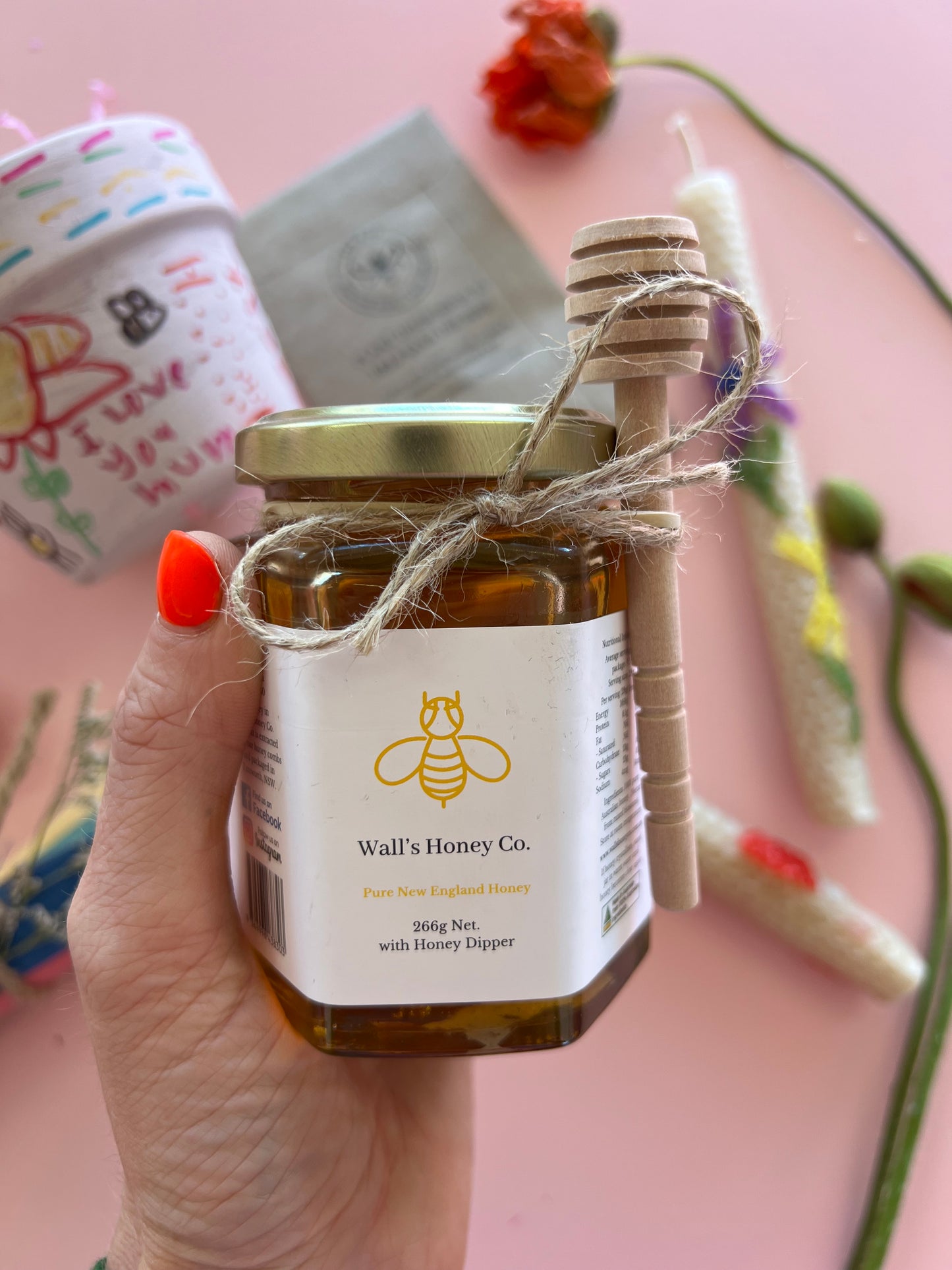 Saturday 10th May 2:30 - 4pm Mum is BEEautiful Mother’s Day Bee Workshop (Ages 5+) WALLS HONEY CO