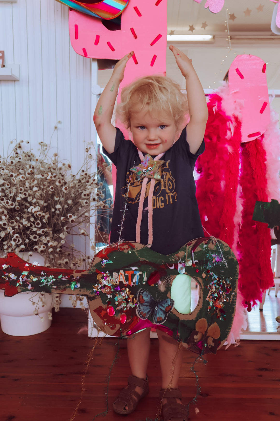 TCMF - “Little ones” Cardboard Guitar and sheriff badge - Friday 23rd January (10-11:30am) 3years +